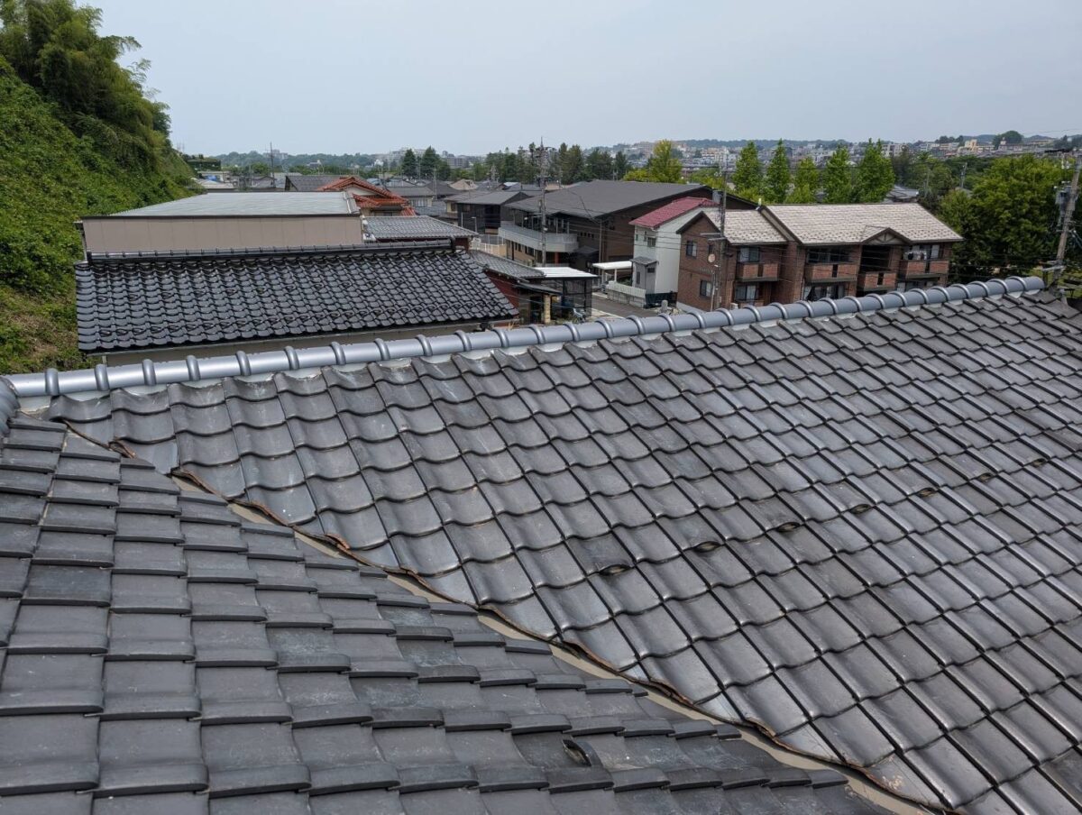 棟瓦が大きく崩れていたため修繕した