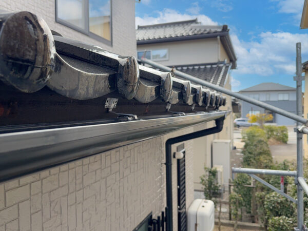 【金沢市】雨樋修繕工事｜大雪で破損した雨樋を積水化学工業の新・丸トップRV105で修繕