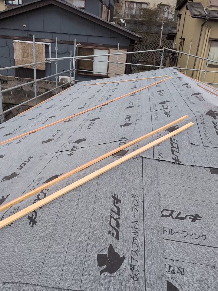 防水シートを敷設