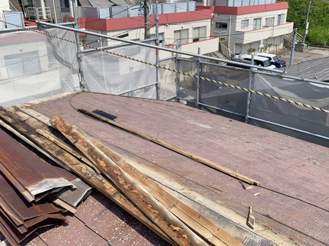 既存棟板金を撤去