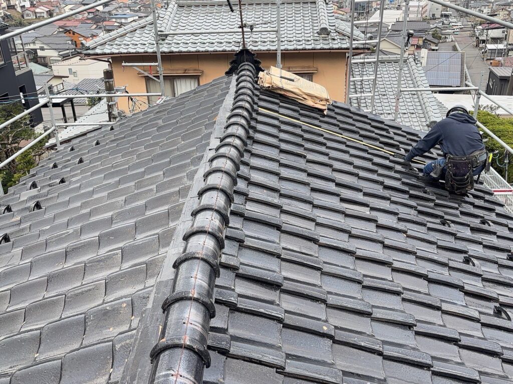 屋根上で目視調査