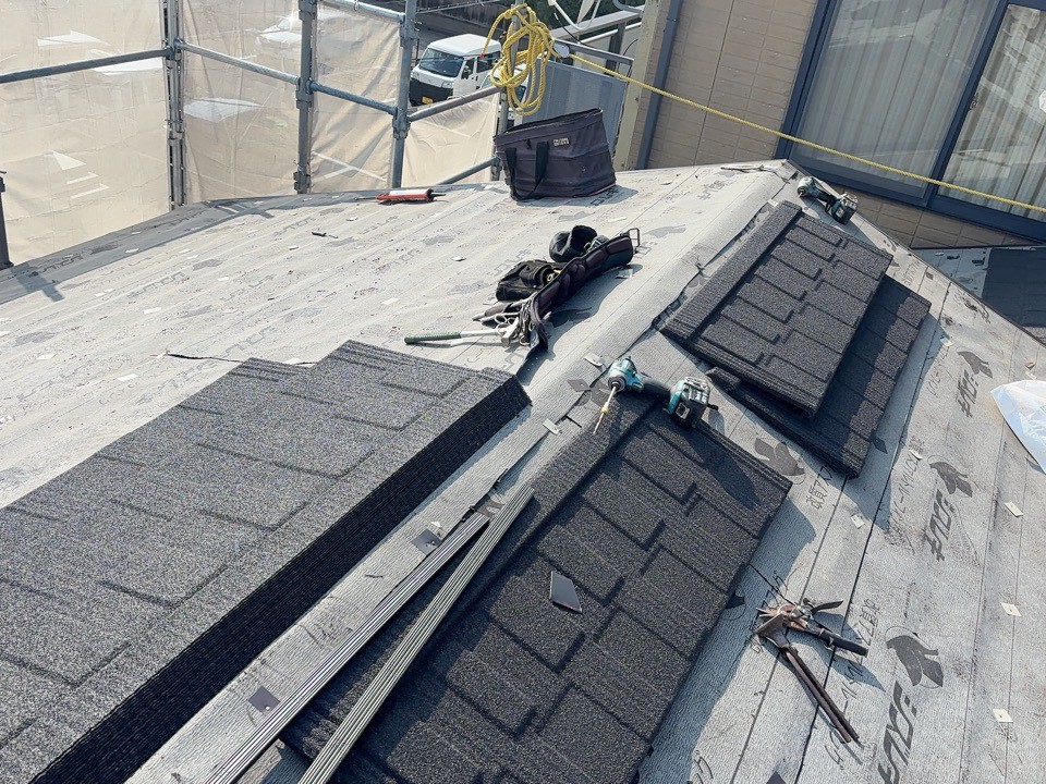 軒先側からT・ルーフ モダンを施工