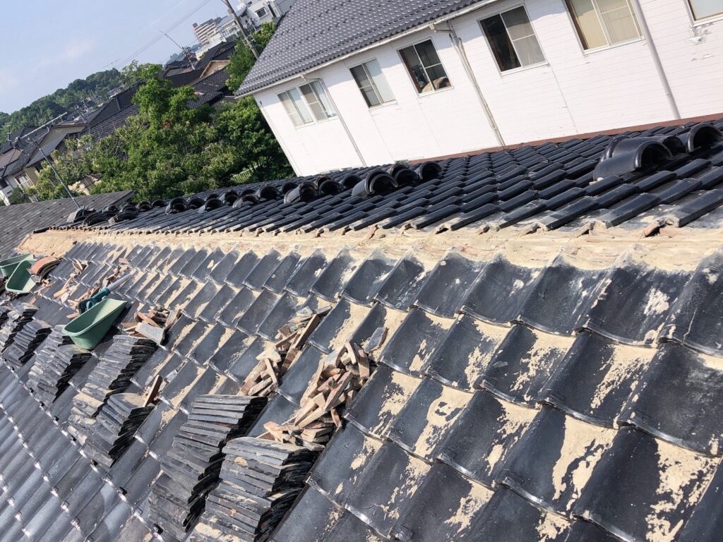 既存瓦を屋根面へ復旧
