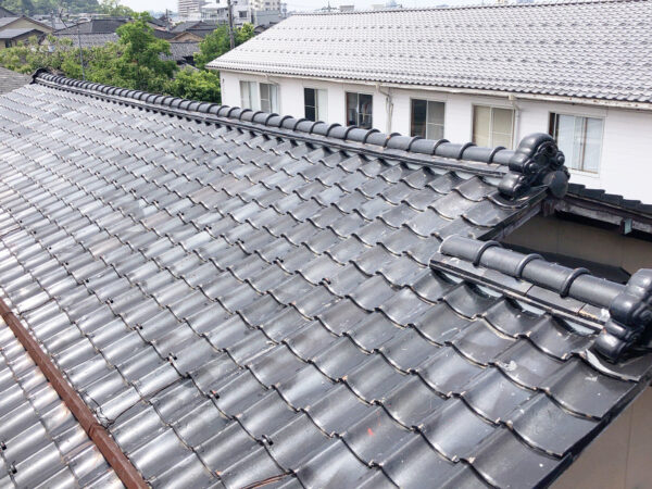 【金沢市】瓦締め直し工事｜地震でずれた瓦と棟部分を修繕し、雨漏りを改善