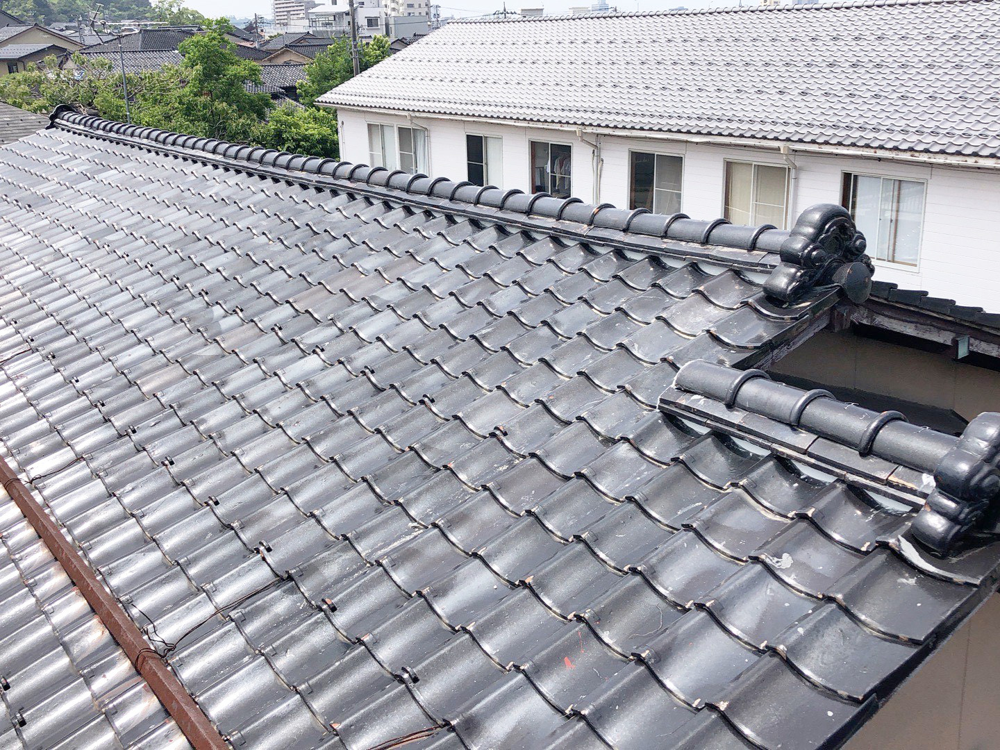 施工後:既存瓦を活かし、3箇所の下地補強と瓦の締め直しで雨漏りを改善