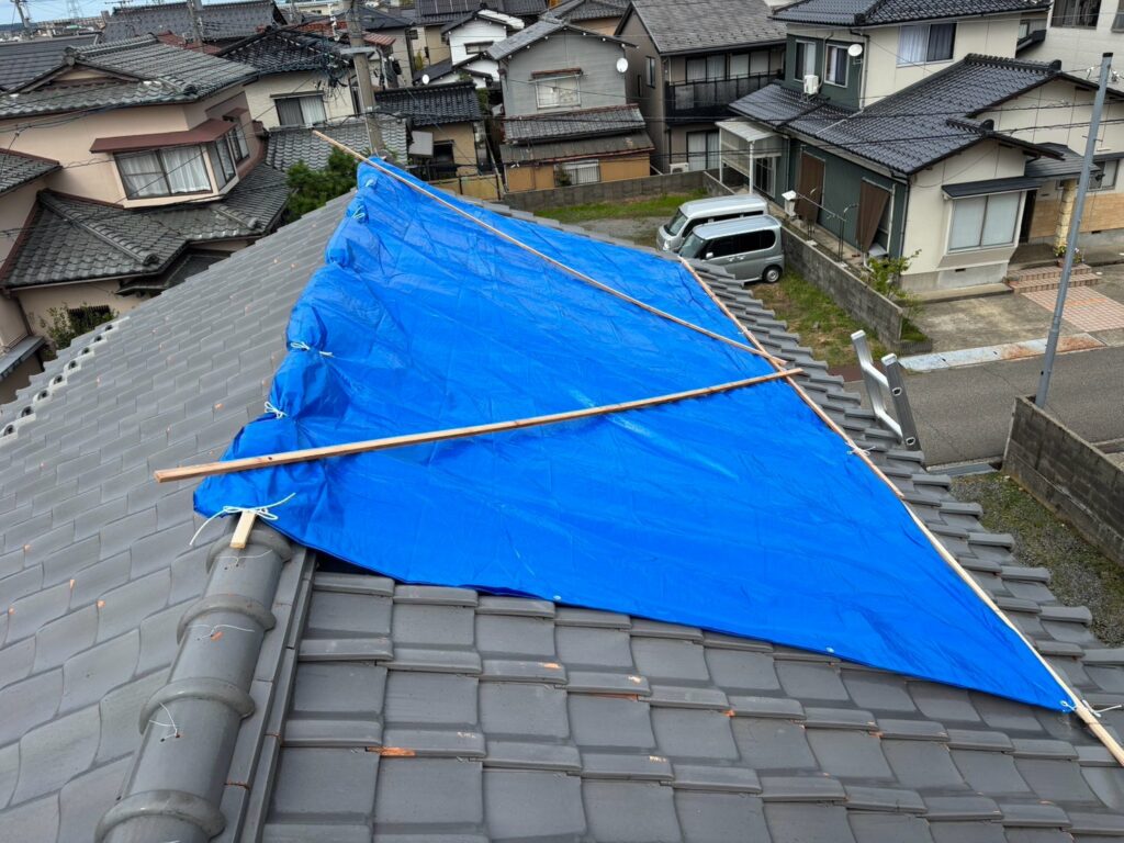 雨漏り箇所を養生