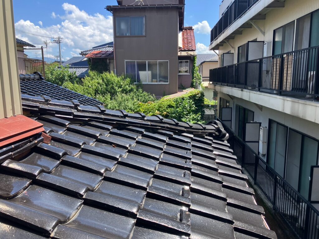 屋根全体の状態を確認
