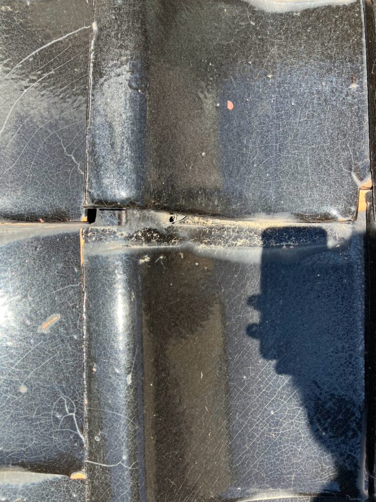 瓦のずれを確認